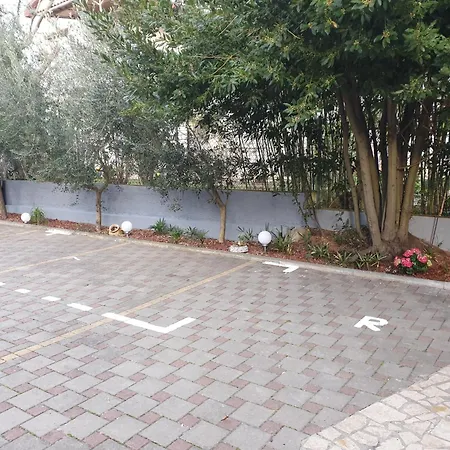 בית הארחה Natura 7 מדולין